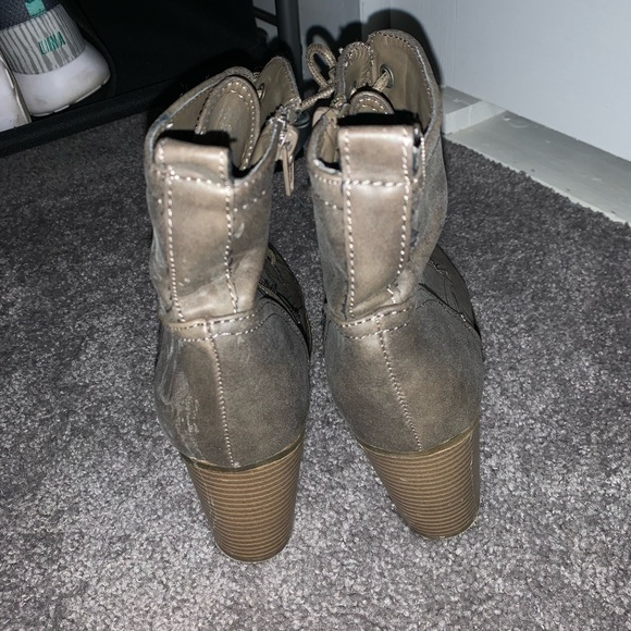 Booties! - Picture 5 of 5